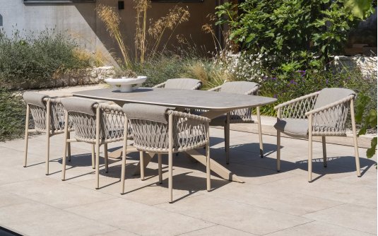 Zestaw stołowy ALLORA beżowy aluminowy ze stołem nogii krzyżowe blat ceramiczny Zestaw stołowy ALLORA beżowy aluminowy ze stołem nogii krzyżowe blat ceramiczny