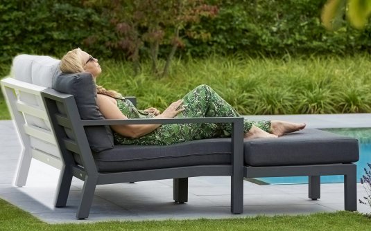 Szezlong ogrodowy nowoczesny aluminiowy ciemnoszary TIMBER szara gruba poduszka Szezlong ogrodowy nowoczesny aluminiowy ciemnoszary TIMBER szara gruba poduszka