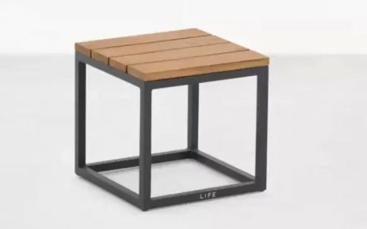 Grafitowy stolik boczny ogrodowy aluminiowy blat teak GILI 33x33x30 cm Grafitowy stolik boczny ogrodowy aluminiowy blat teak GILI 33x33x30 cm