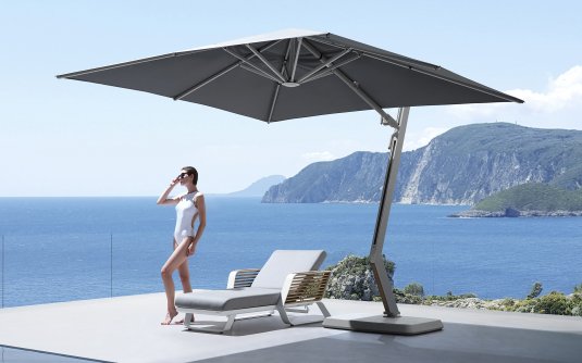 Biały ekskluzywny parasol ogrodowy z podstawa granitową z kółkami WING Higold