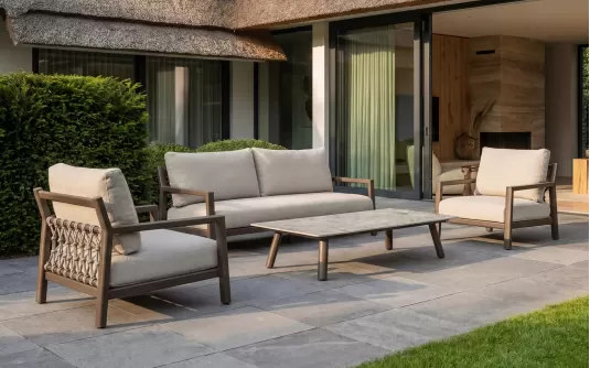 Ciemno kawowa aluminiowa sofa ogrodowa wypoczynkowa na taras OASIS Ciemno kawowa aluminiowa sofa ogrodowa wypoczynkowa na taras OASIS